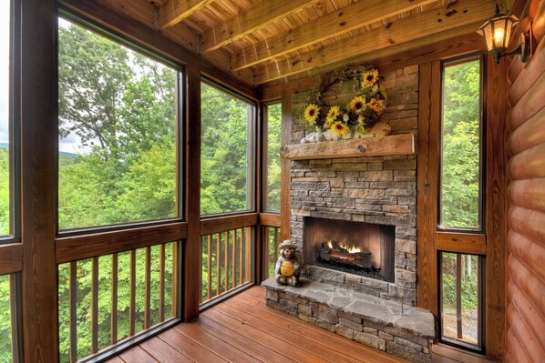 Interior - Brother Cubs Cabin - Ellijay Mountain Views with Hot Tub, Game Room, and WiFi (Ellijay)