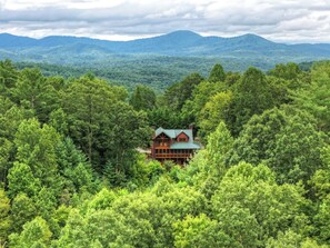 Exterior - Brother Cubs Cabin - Ellijay Mountain Views with Hot Tub, Game Room, and WiFi (Ellijay)