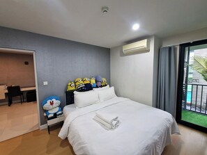 1 bedroom, WiFi, bed sheets - Pool Access & Private Terrace 1 Bedroom near MRT Huai Kwang (Krung Thep Maha Nakhon)