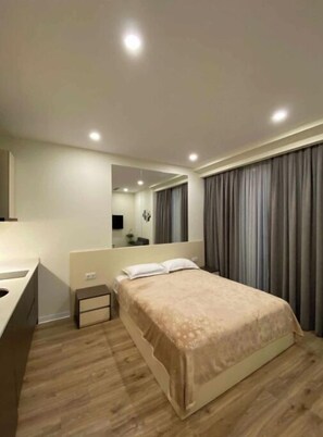 1 habitación, tabla de planchar con plancha, wifi y ropa de cama