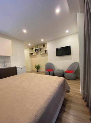 1 habitación, tabla de planchar con plancha, wifi y ropa de cama 