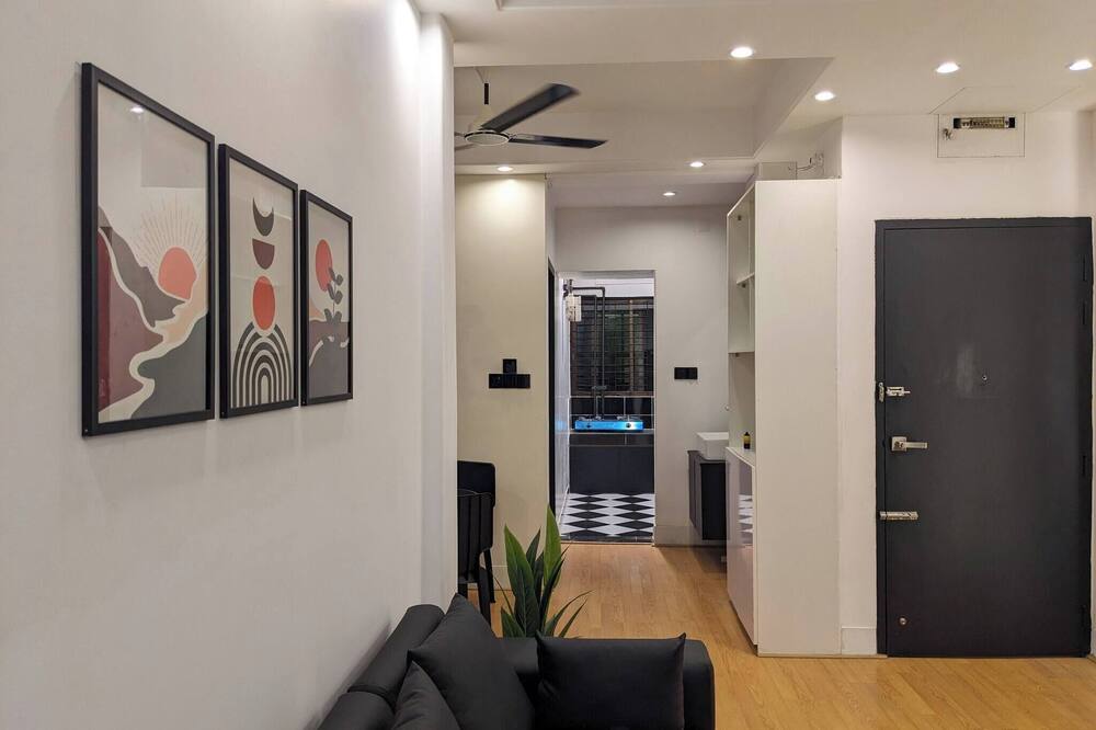 Minimalist Apt at DAC Intl Airport Msg to Avail Special Offer for Flight Catcher
