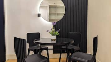 Apartment, 2 Bedrooms, Smoking, Balcony | Dining room