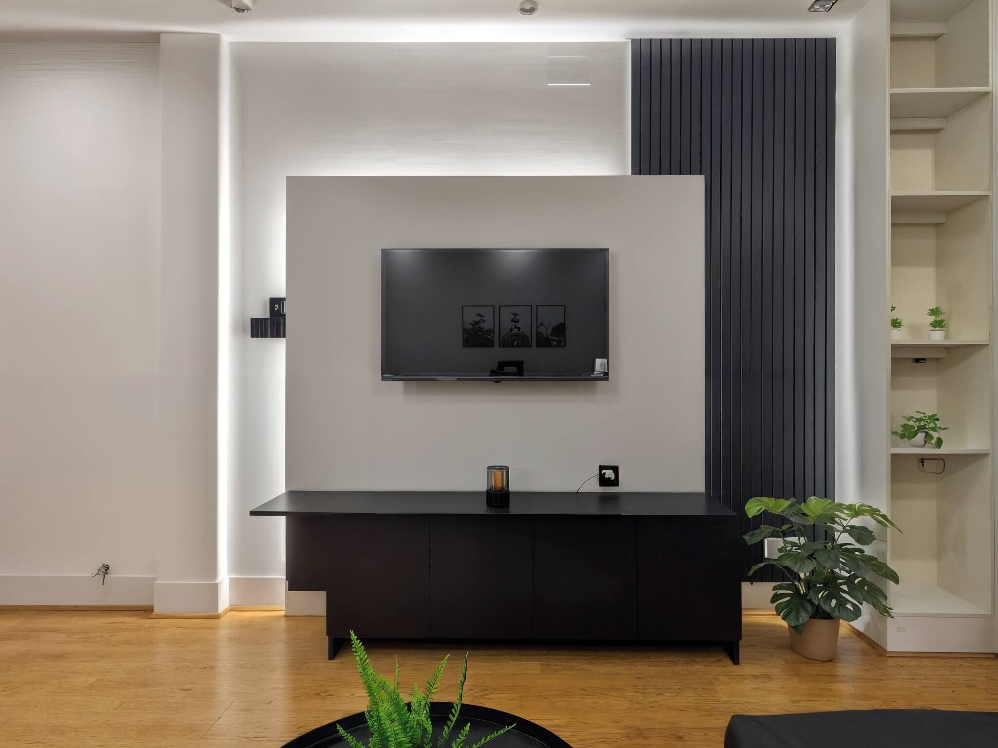 Apartment, 2 Bedrooms, Smoking, Balcony | Living room
