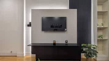 Apartment, 2 Bedrooms, Smoking, Balcony | Living room