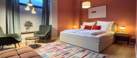 3 chambres, bureau, fer et planche à repasser, lit parapluie