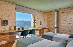 6 camere, una cassaforte in camera, una scrivania, ferro/asse da stiro