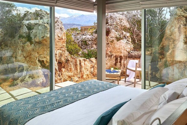 6 bedrooms, in-room safe, desk, iron/ironing board