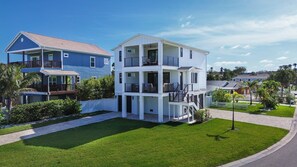 Hus - flere senge (Gulfside Retreat) | Udendørsområde