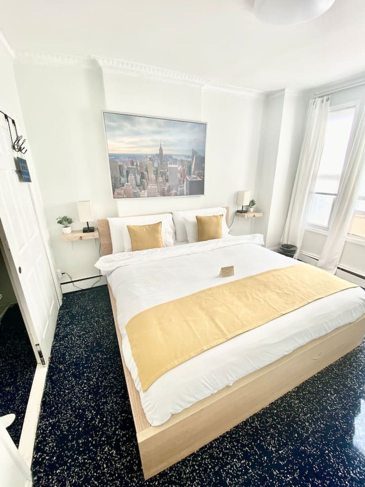 1 habitación, tabla de planchar con plancha, wifi gratis y ropa de cama 