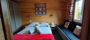 2 slaapkamers, een strijkplank/strijkijzer