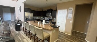 Spacious 5-bedroom house with WiFi, AC in fantastic Surprise