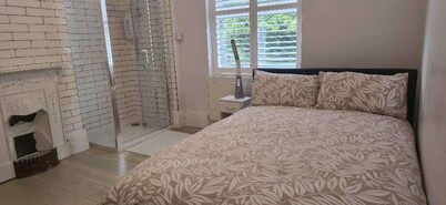 8 Guests - Free Parking - Full Equipped House