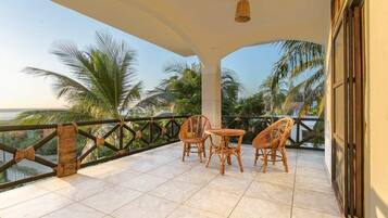 Estudio, vista a la playa | Terraza o patio