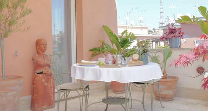 Modern Rooftop Getaway: Arte della Medaglia Gallery House