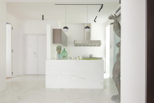 Modern Rooftop Getaway: Arte della Medaglia Gallery House