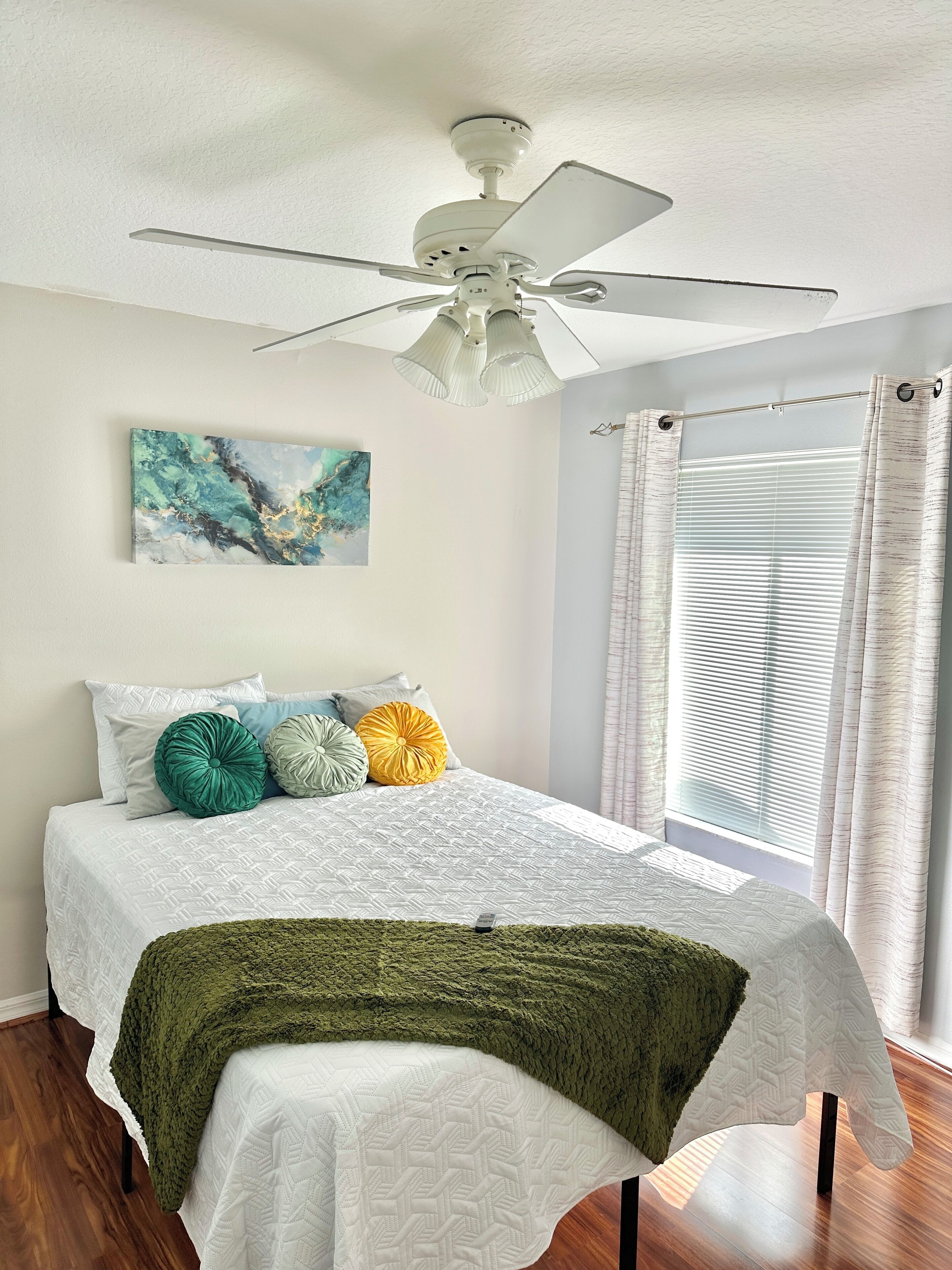 3 bedrooms, iron/ironing board, WiFi, bed sheets