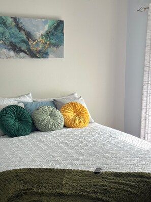 3 bedrooms, iron/ironing board, WiFi, bed sheets