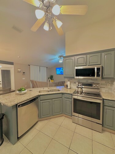 Located Midway Orlando & Daytona Beach, Pet Friendly, Fenced Yard, 2 Car Garage