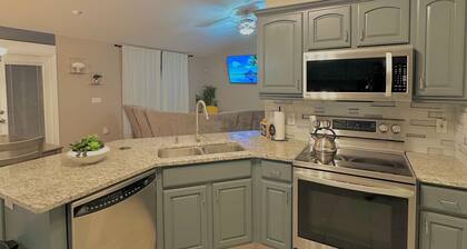 Located Midway Orlando & Daytona Beach, Pet Friendly, Fenced Yard, 2 Car Garage