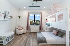3 chambres, fer et planche à repasser, Wi-Fi, draps fournis