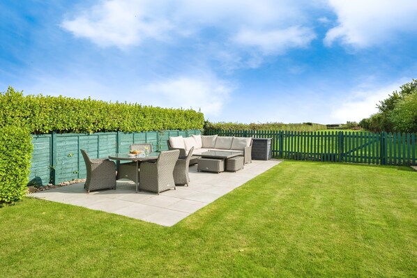 Outdoor dining - Little Forelands (Bembridge)