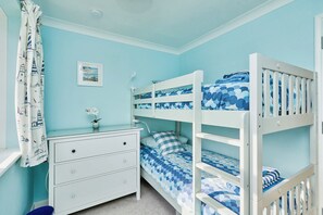 3 bedrooms, bed sheets
