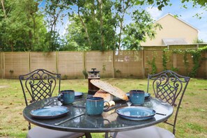 Outdoor dining - Birdham One (Bembridge)