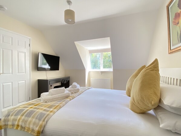 2 bedrooms, bed sheets - Birdham Two (Bembridge)