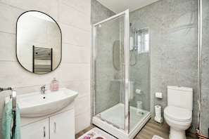 Bathroom - Poppies (Shanklin)