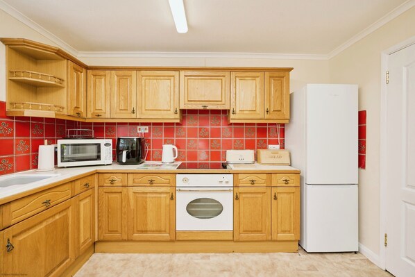 Oven, cookware/dishes/utensils