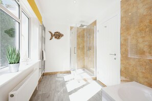 Bathroom - Gurnard At The Aqua (Shanklin)