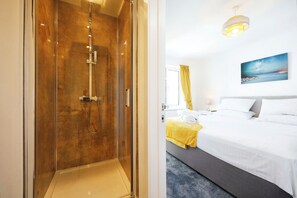 3 개의 침실, 침대 시트