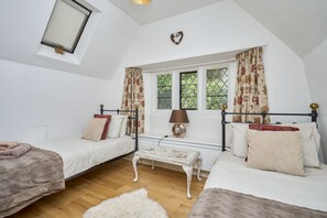 3 bedrooms, bed sheets - Church House (Ventnor)