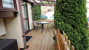 Outdoor dining - Villa 23 (Ryde)