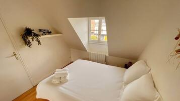 3 slaapkamers, een strijkplank/strijkijzer, wifi, beddengoed