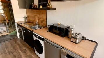 Microwave, oven, stovetop, dishwasher