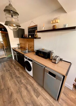Microonde, forno, piano cottura, lavastoviglie