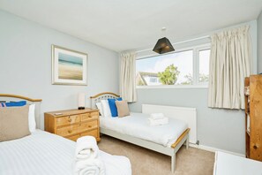 3 bedrooms, bed sheets - Sunnyside (Seaview)