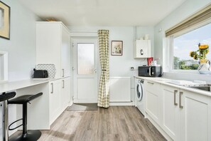 烤箱、爐台、鍋具/餐盤/廚房用品