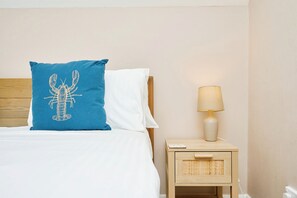 3 bedrooms, bed sheets