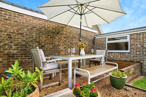 Outdoor dining - Sunnyside (Seaview)