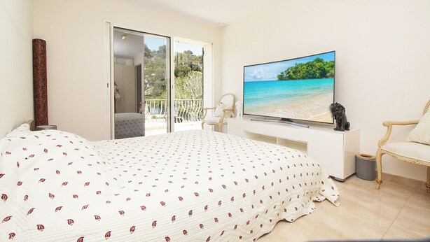 5 bedrooms, iron/ironing board, free WiFi, bed sheets - Spacious 5-bedroom villa in lovely Mandelieu-la-Napoule (Mandelieu-la-Napoule)