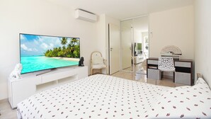 5 bedrooms, iron/ironing board, free WiFi, bed sheets - Spacious 5-bedroom villa in lovely Mandelieu-la-Napoule (Mandelieu-la-Napoule)