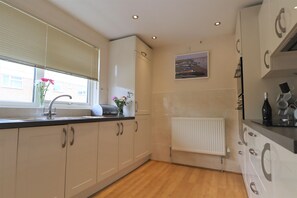 Oven, stovetop, cookware/dishes/utensils