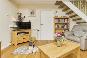 LCD TV - 3 Harbour Strand (Bembridge)