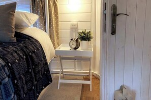 1 slaapkamer, een strijkplank/strijkijzer, reisbedje, gratis wifi