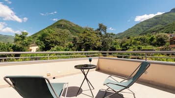 Suite familiare, vista montagna | Balcone