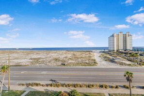 コンドミニアム ベッド (複数台) (Grand Beach Resort PH2) | ビーチ