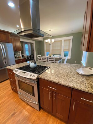 Private kitchen - 3-bedroom house in charming Elizabeth City with WiFi, AC (Elizabeth City)